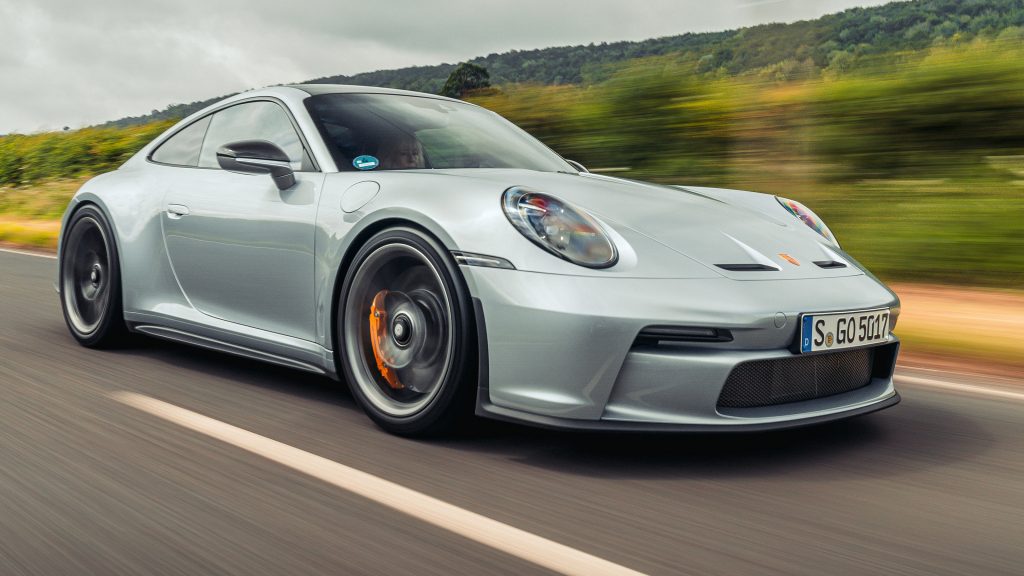 Tận hưởng sức mạnh và tốc độ với Porsche 911 GT3