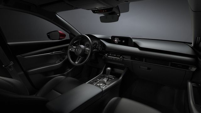 Khoang lái Mazda 3 2022