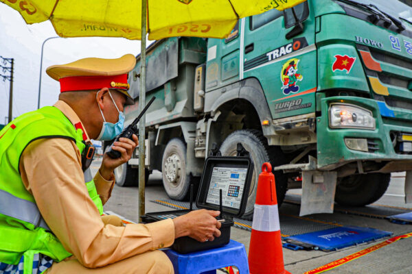 Các lỗi giao thông được Hà Nội đề xuất tăng mức phạt đến 120 triệu đồng