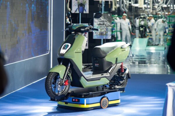Honda Việt Nam xuất xưởng xe máy điện đầu tiên: Nhỏ hơn Vision, chạy 50km/sạc