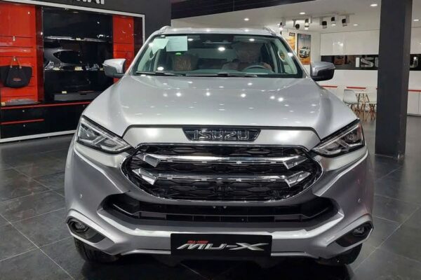 Tin tức giá xe: Isuzu mu-X xả kho giảm tới 270 triệu, SUV cỡ D giá ngang Mazda CX-5