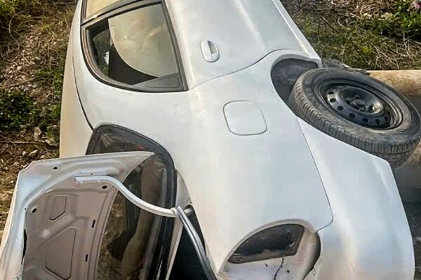 Xe con tập lái ‘trị giá 20 triệu đồng’ va chạm xe lửa từ TP.HCM ra