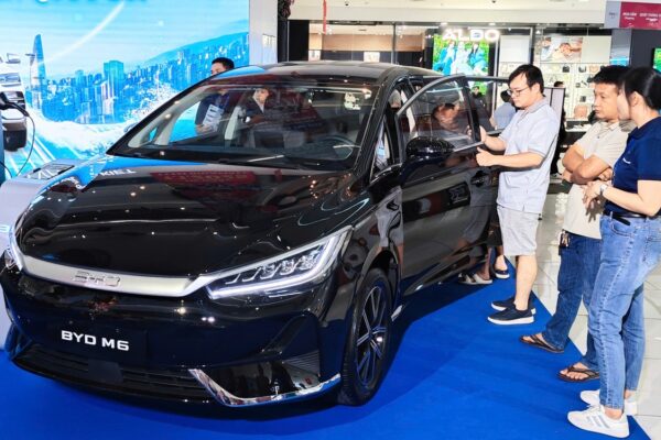 Grab cùng BYD thúc đẩy chuyển sang xe điện, cam kết thu nhập 25 triệu/tháng: Tài xế vẫn lo, vì sao?