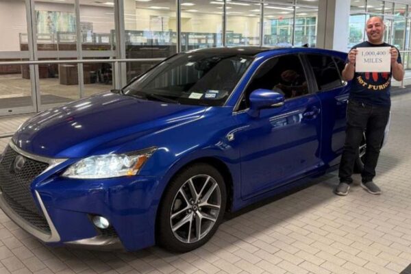 Xe Lexus hiếm hoi chạy 1,6 triệu km: Máy hybrid, chạy 400-800km/ngày, mới thay ắc quy 1 lần